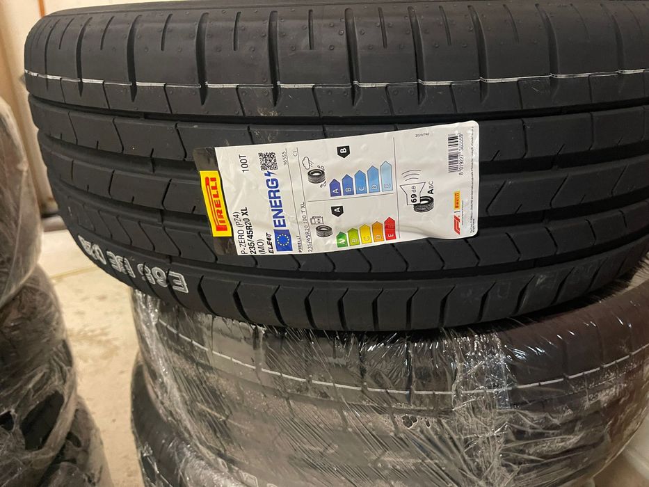 Anvelope de vară Pirelli P zero 235/45/R20 noi