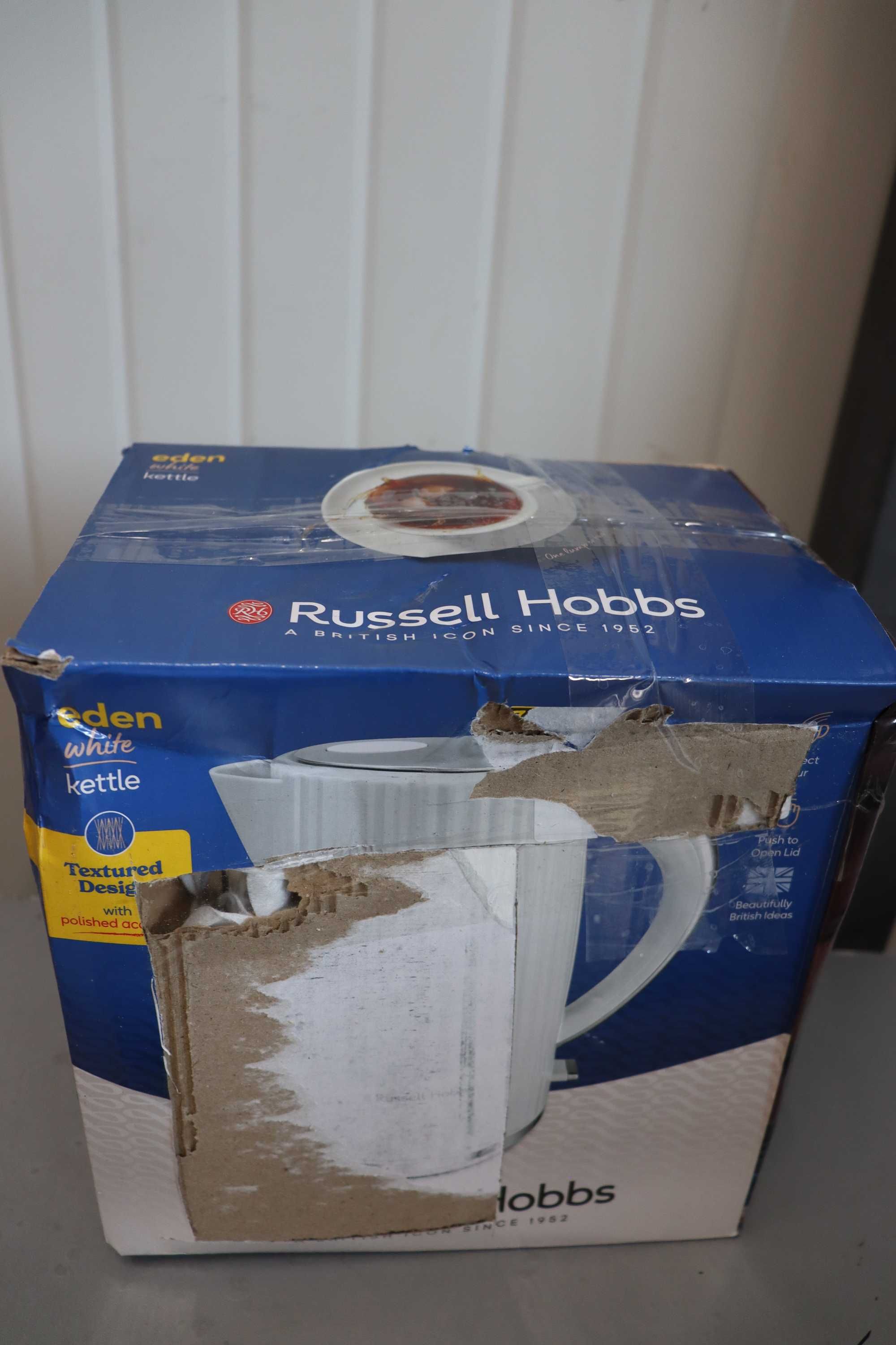 Електрическа кана Russell Hobbs Гореща вода, чай или кафе, 1.7л, 3000W