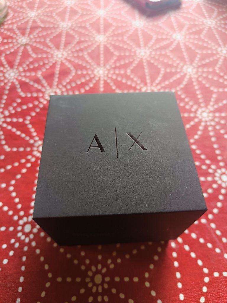 Продавам чисто нов часовник Armani Exchange 1952