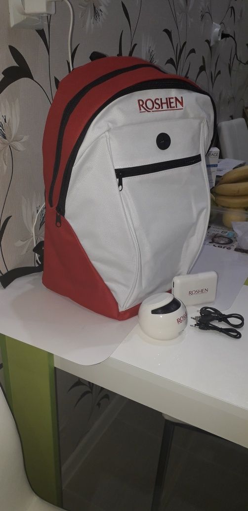 Kit drumeție, rucsac +boxă 3W+acumulator 10000mAh+cabluri alb/roșu