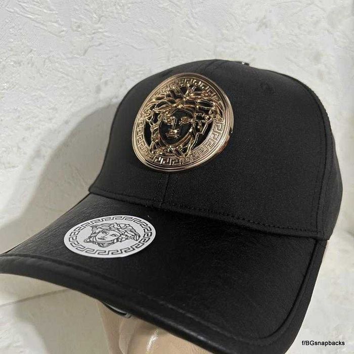 Маркова шапка с кожена козирка и черен камуфлаж markva  shapka шапки