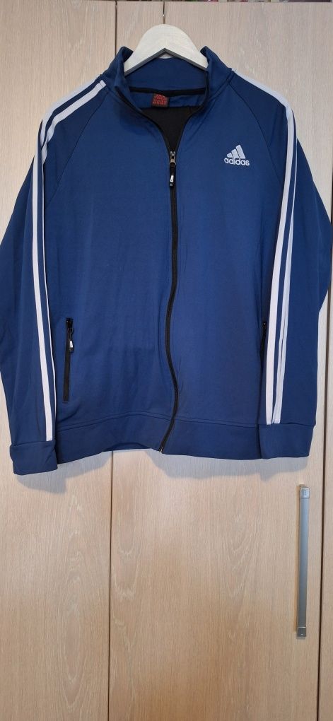 Vând treinic Adidas