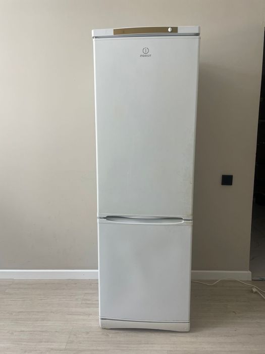 Холодильк в отличном состоянии! Рабочий !