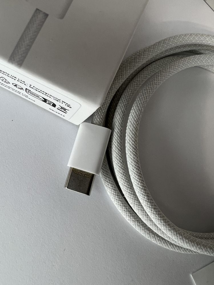 Cablu date Apple USB-C Woven 60W Charge Cable 1m / 2m