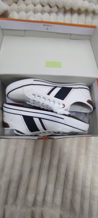 Чисто нови мъжки кецове 44 номер, стелка 28, 5 см оригинални.