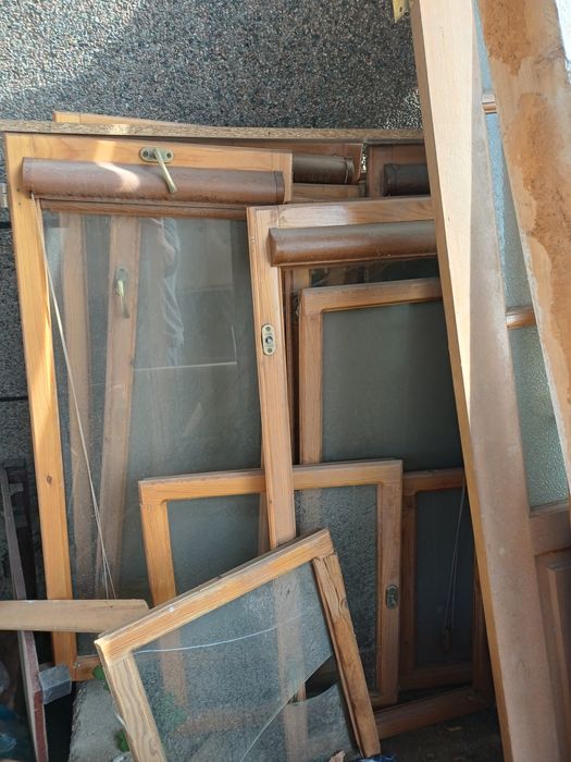 Рама оконная ,деревянная,с стеклом