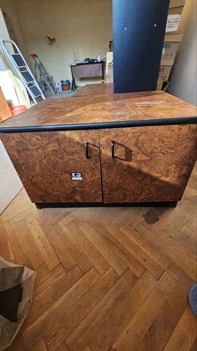 Секция, гардероб и шкаф