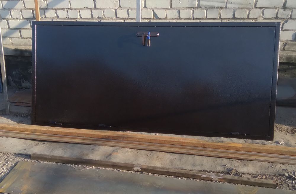 Двери металлические любых размеров.