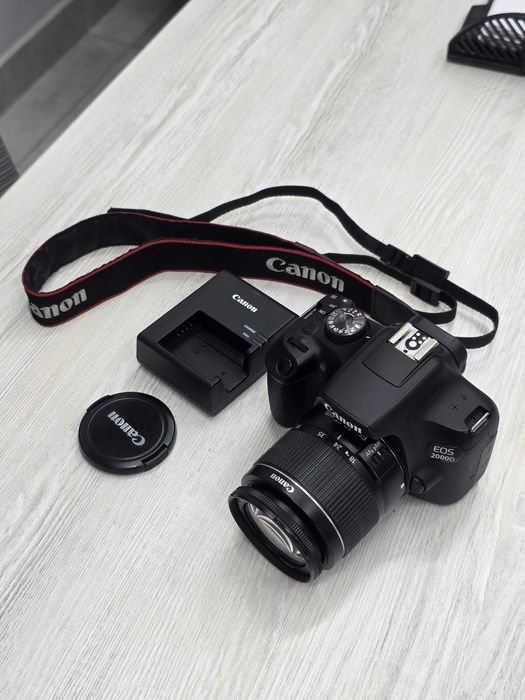 Камера Canon EOS 2000D
