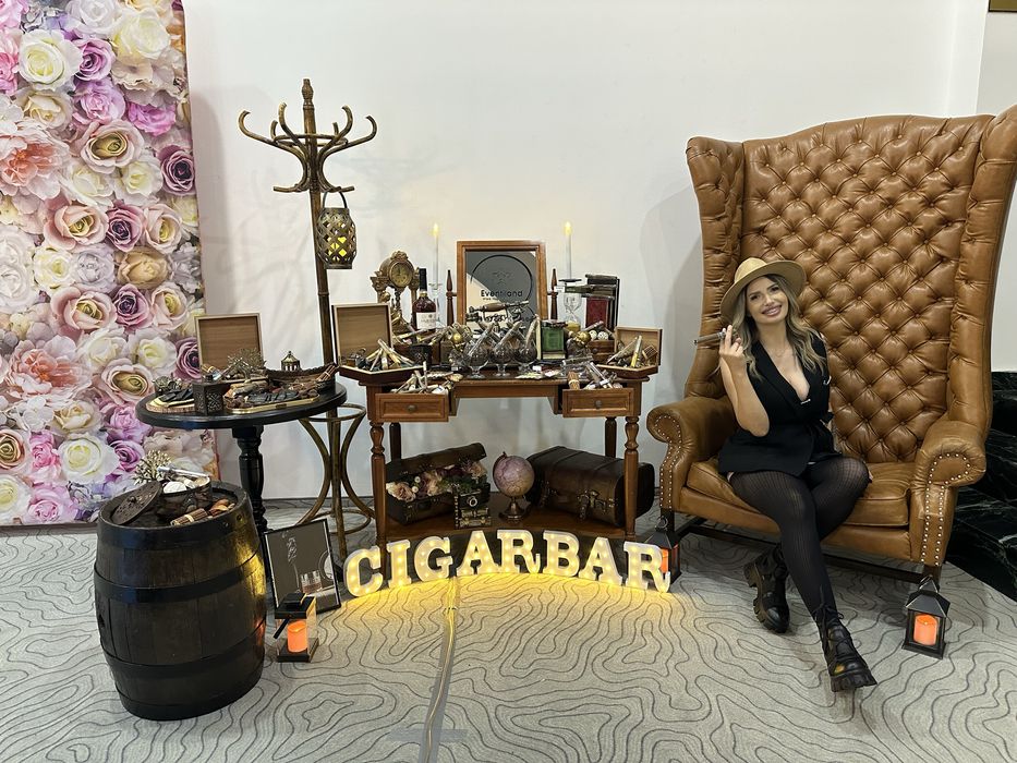 Cigar Bar! Bar de trabucuri!
