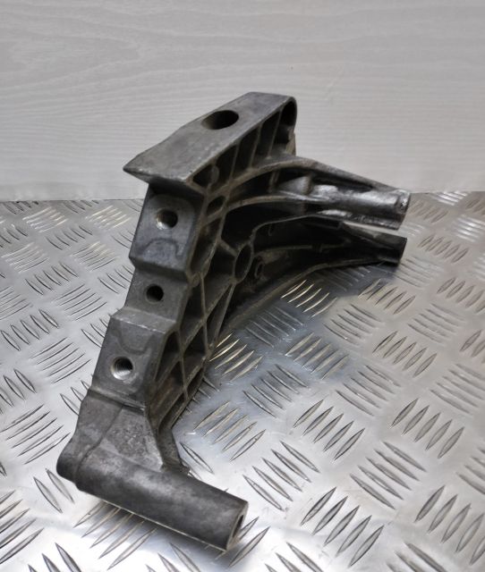 Suport motor 03g199207f Volkswagen VW Passat B6