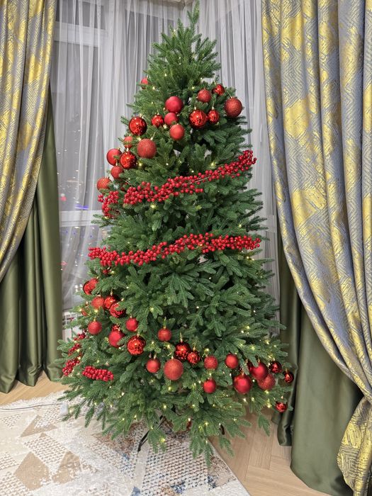 Искусственные елки литые и ПВХ Премиум класса 210,240 см