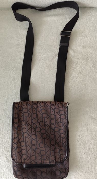 Vând geantă de umăr