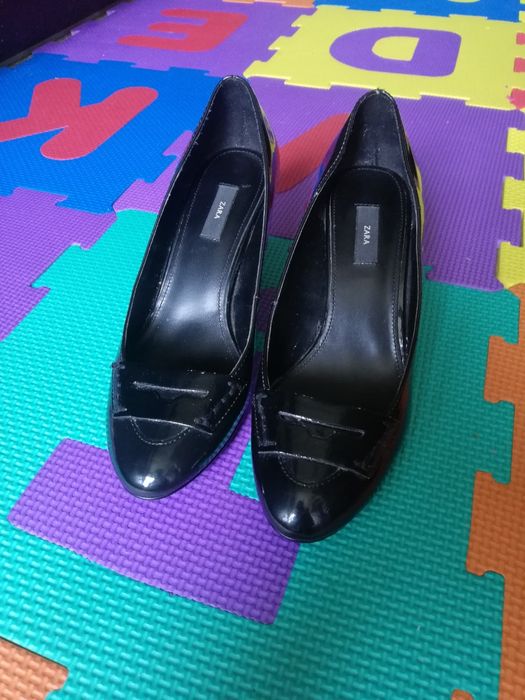 Pantofi Zara, mărimea 36, toc 6 cm. Purtați o singură dată.