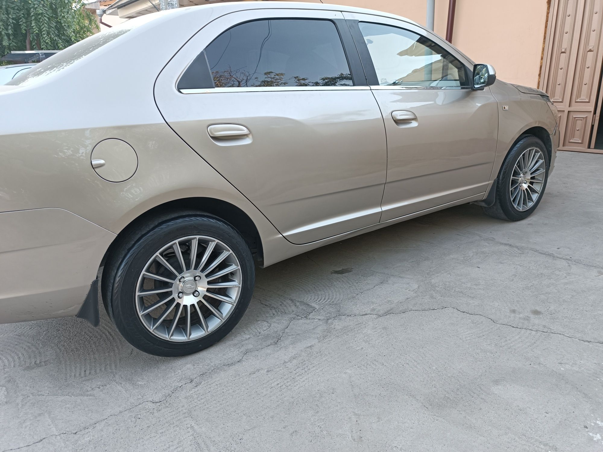 Mers Diska Balon cobaltga 215 55 R17 Holati yaxshi ayibi yoq
