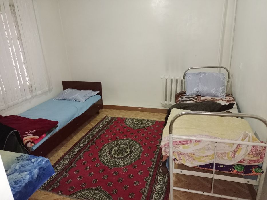 Сим кровать ва б/у диван сотилади.