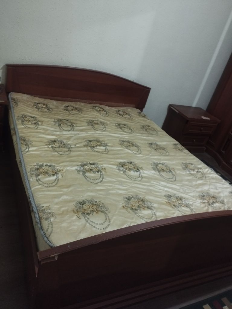 Срочно продам комплект спальний гарнитур