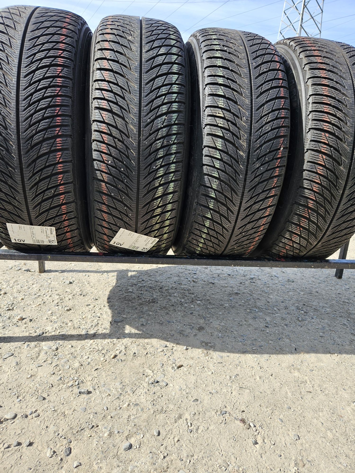 Vând anvelope iarnă  215/65r17 215/65/17 MICHELIN