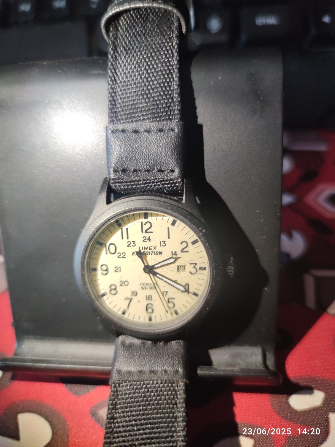 Часовник Timex Expedition