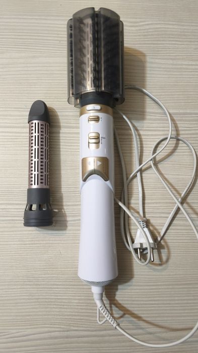 Продам фен Philips