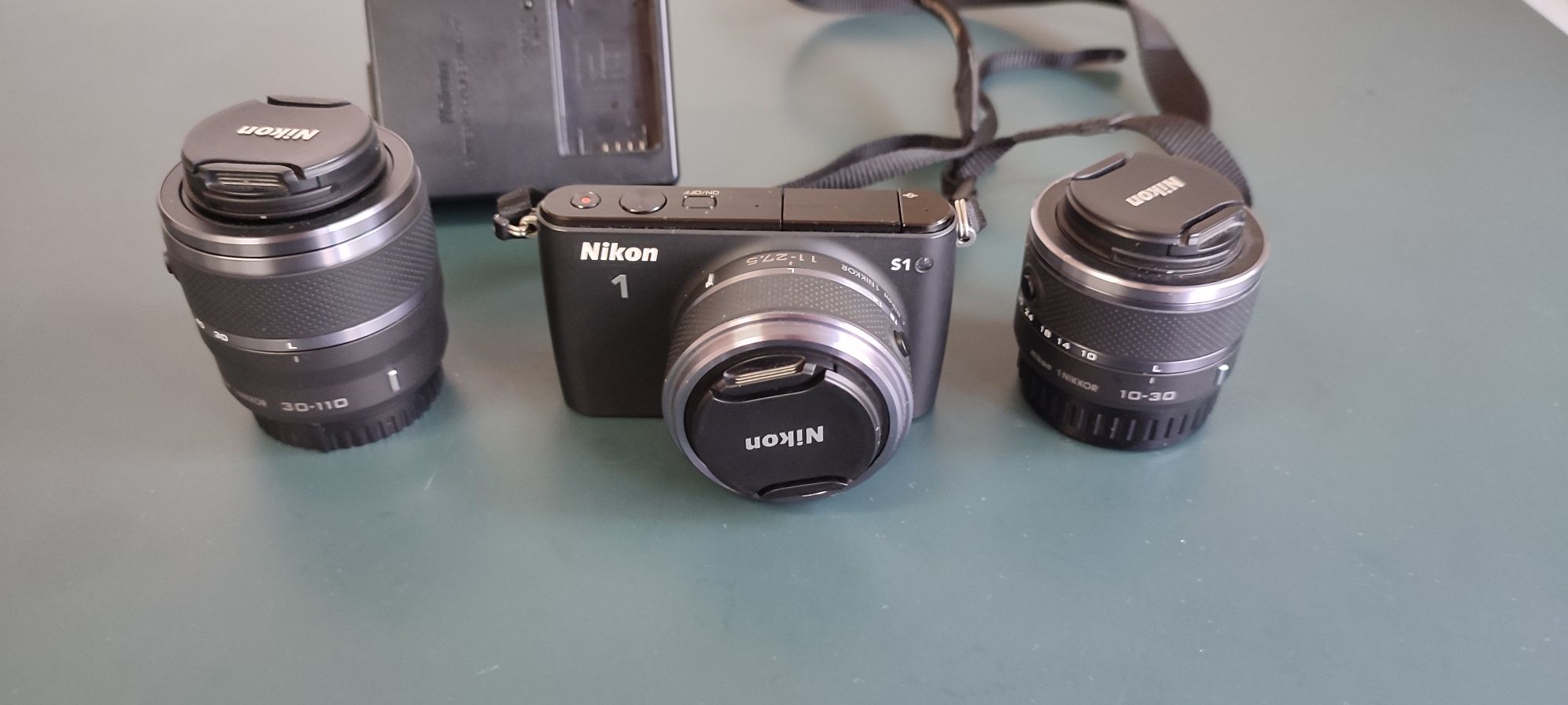 Aparat foto mirrorless Nikon 1 S 1 kit cu 3 obiective
