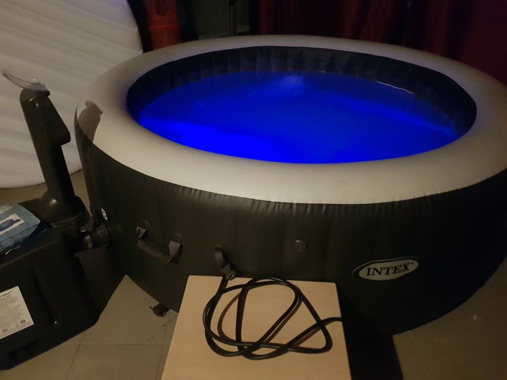 Vand jacuzzi hydrojet  Intex