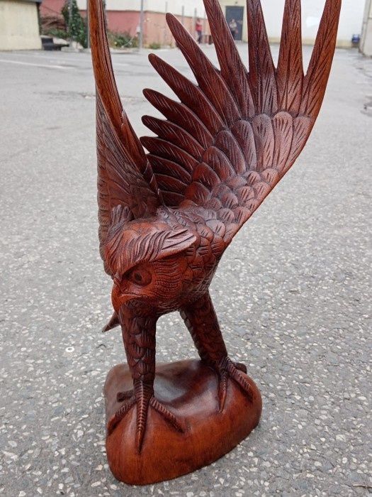 Sculptura, bufniță din lemn masiv lucrata integral manual dintr-o sing