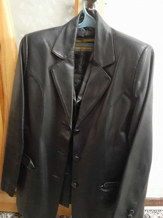 Продаются два мужских костюма