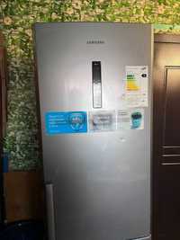 Продам холодильник Самсунг.