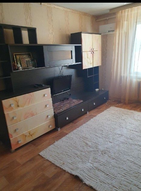 Сдаётся 2х комнатная квартира в 4 мкр, дом 8