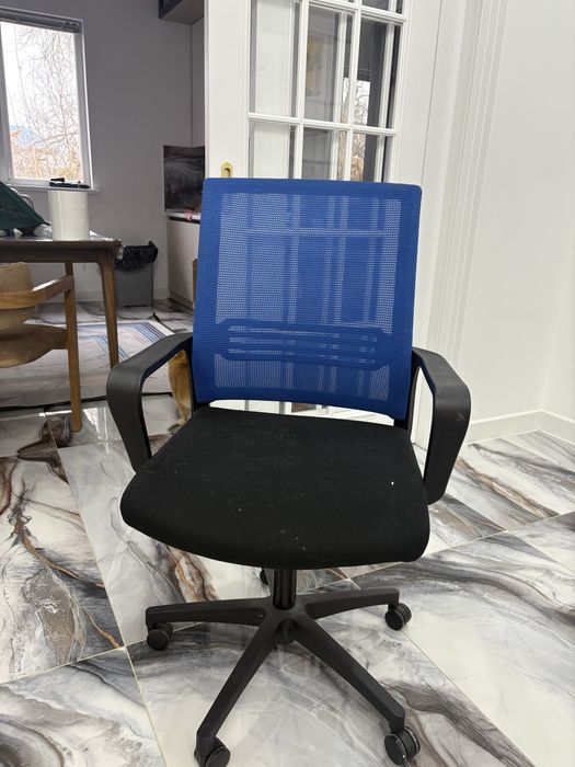 Стул вращающая б/у