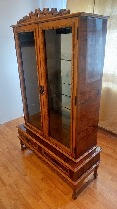 Vitrina mobila din lemn