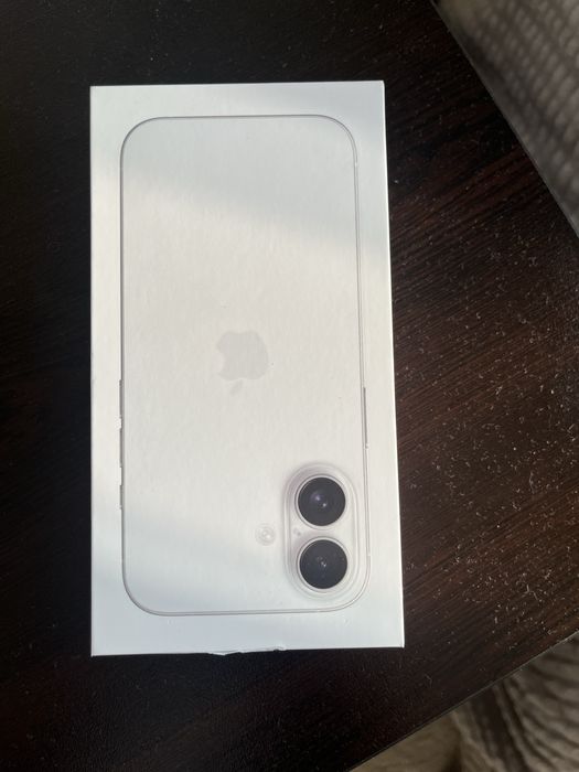 Продавам абсолютно нов неразпечатан Iphone 16,