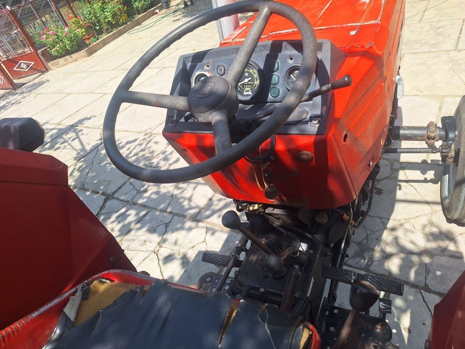 Vând Tractor Universal 445 Af:1995