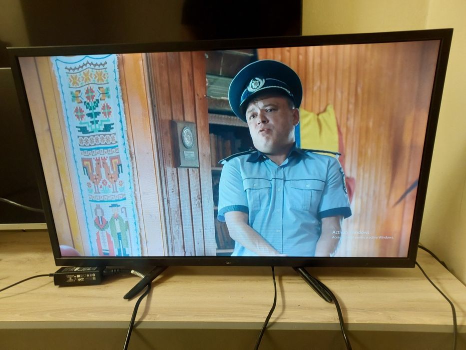 Vând televizor 80cm