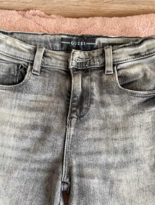 Детски сиво дънки guess почти не е носен