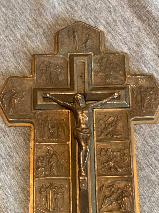 старо стенно разпятие, изобразяващо Кръстния път