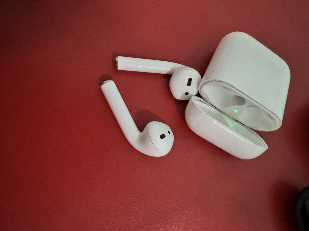 Безпроводные наушники Airpods