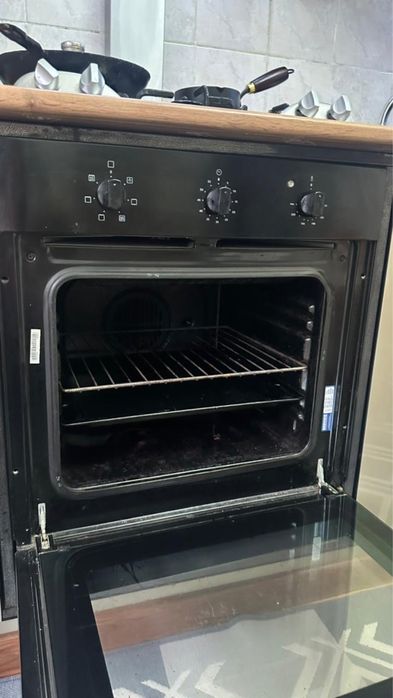 Духовой шкаф , в очень хорошем состоянии .