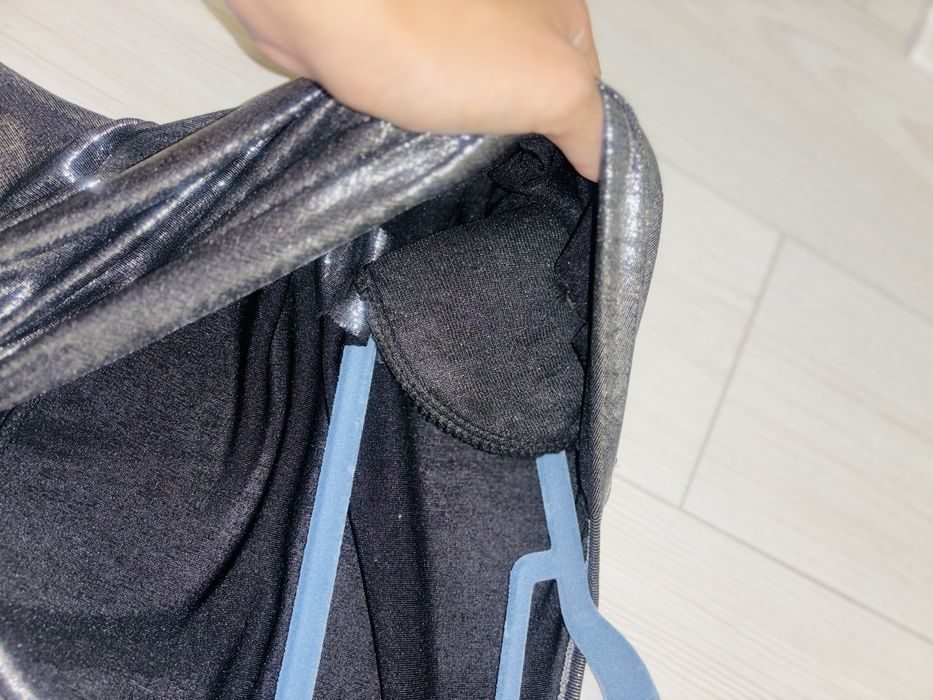 Къса рокля с дълбоко деколте