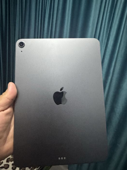 Apple Ipad Air 5 , Pentru Piese Recarosare , Placa defecta!