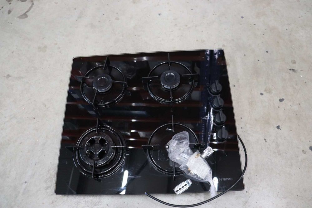 Вграден газов котлон Bosch POH6B6B10I, 4 горелки, стъкло, черен, 3300W