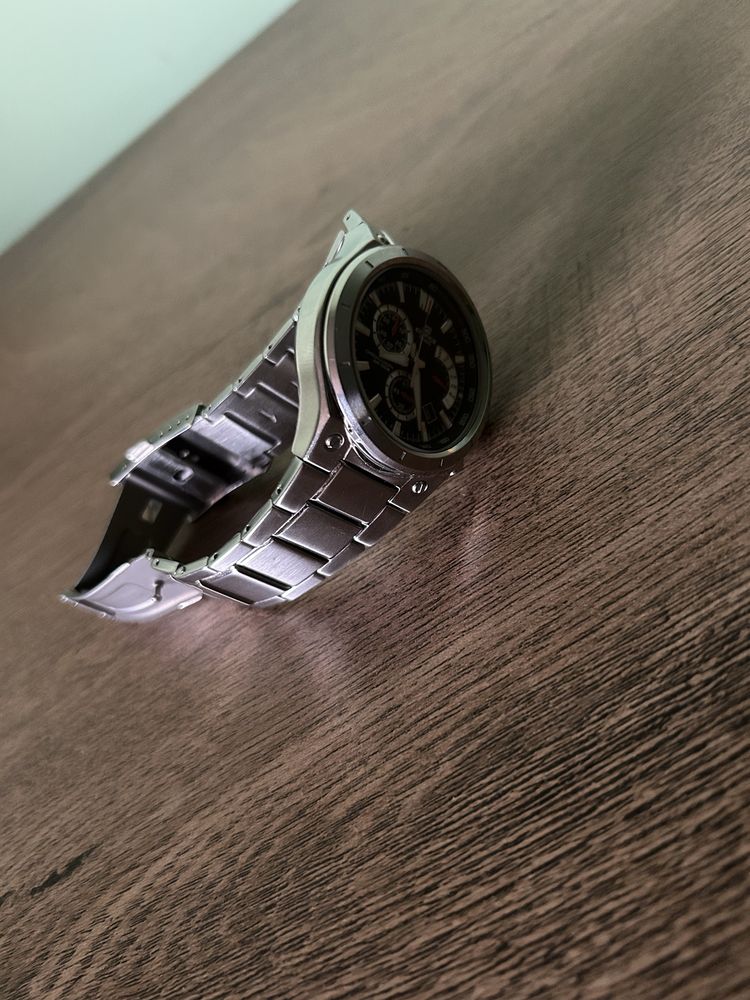 Casio Часовник Модел: EF-526