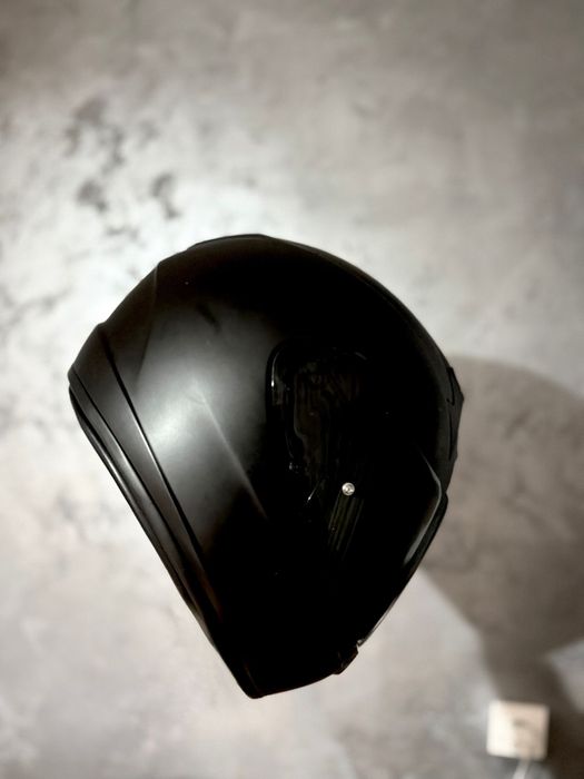 Echipament moto casca, armura si geaca de piele.