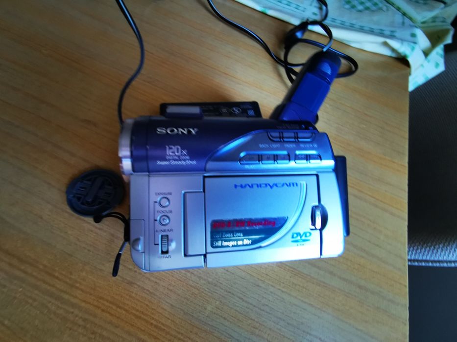 Камера Sony DCR-DVD 100E