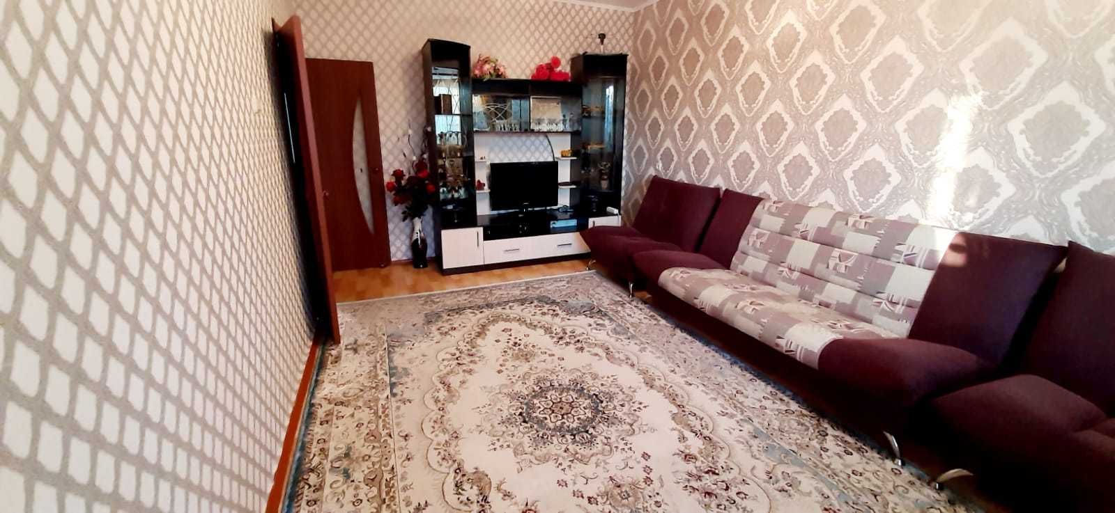 Срочно продам Диван с креслами