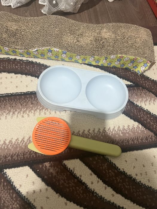 Продаю лоток,лопатку,миску,когтеточку и расческу