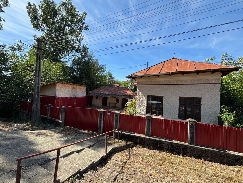 De vânzare casă bătrânească in Măgura, Hulubești, Dâmbovița