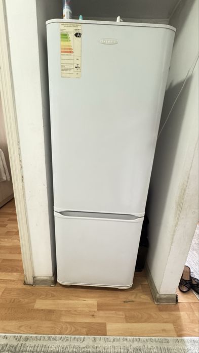 Холодильник не работает,  на   запчасть