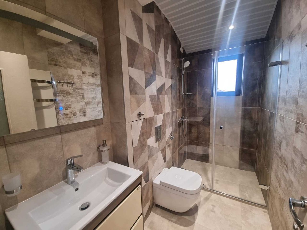Продава се Тристаен апартамент в София, Лагера - 90 кв.м за 1934 €/кв.м - Снимка #5